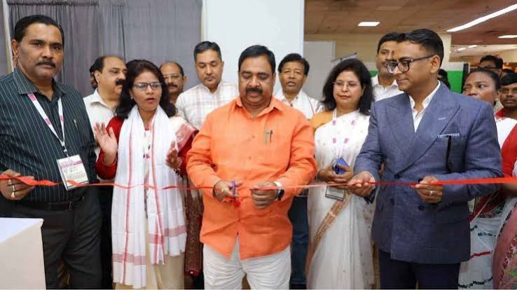 भारत टेक्स 2026 में नई दिल्ली के भारत मंडपम में सजे झारखंड पवेलियन का तसर सिल्क और हस्तशिल्प प्रदर्शन।
