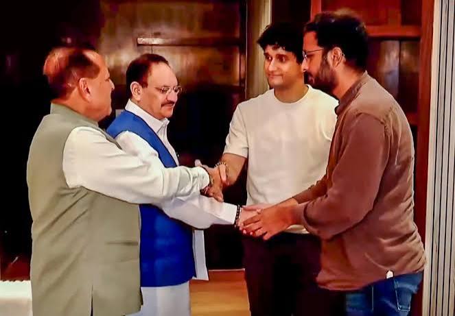 कॉन्स्टिट्यूशन क्लब हाउस में नीट पेपर लीक मामले पर कॉकरोच जनता पार्टी और केंद्र सरकार की बैठक