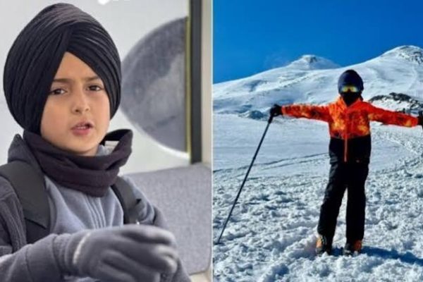 पंजाब के 7 वर्षीय पर्वतारोही तेघबीर सिंह हिमाचल प्रदेश के 6,111 मीटर ऊंचे माउंट युनाम शिखर पर तिरंगा लहराते हुए।