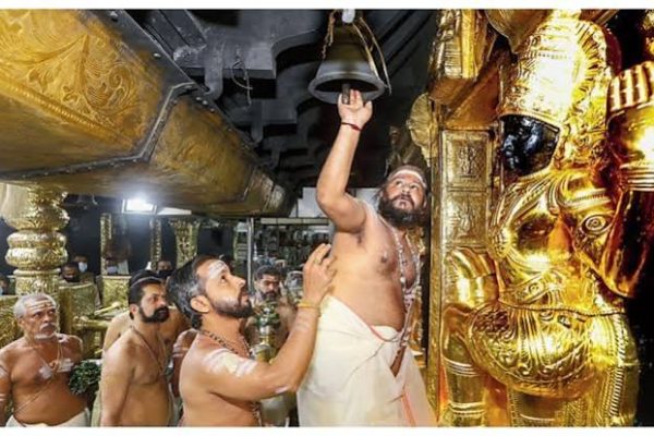 शबरिमला मंदिर के पवित्र घी प्रसाद की बिक्री में कथित वित्तीय गबन मामले की अदालती कार्यवाही और पुलिस जांच।