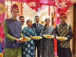 रांची के होटल रैडिसन ब्लू में आयोजित पिंड दा बुलावा फूड फेस्टिवल में परोसे गए पारंपरिक पंजाबी व्यंजन
