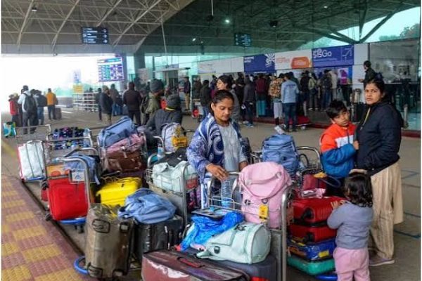 रांची के बिरसा मुंडा एयरपोर्ट परिसर का दृश्य, जहां उड़ानों की संख्या घटने पर चैंबर ने जताई नाराजगी।