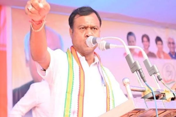 रायपुर में पत्रकार वार्ता के दौरान साय सरकार पर निशाना साधते प्रदेश कांग्रेस अध्यक्ष दीपक बैज
