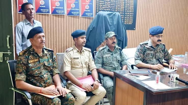 पलामू पुलिस ने पांकी में कार से 48 किलो डोडा और अफीम जब्त कर दो तस्करों को किया गिरफ्तार