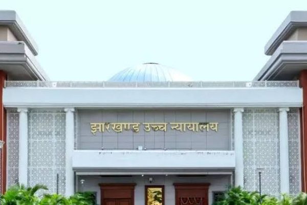 झारखंड हाईकोर्ट ने पहली शादी और बच्चों की बात छिपाकर संबंध बनाने पर अहम टिप्पणी की।