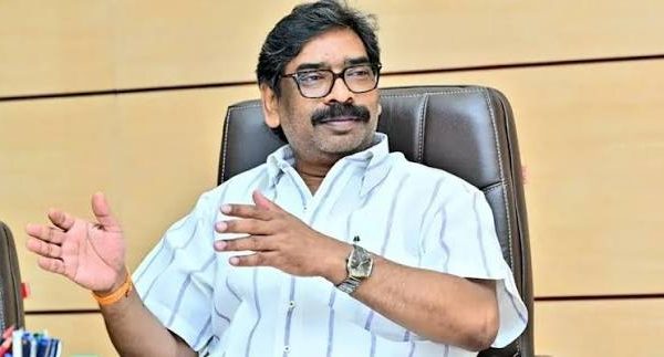 मुख्यमंत्री हेमंत सोरेन झारखंड एआई नीति और रांची आईटी पार्क परियोजना के विवरण पर चर्चा करते हुए।