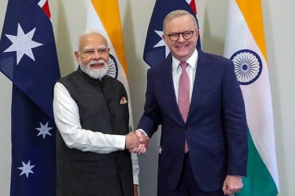 मेलबर्न में भारत-ऑस्ट्रेलिया वार्षिक नेता शिखर सम्मेलन के दौरान ऑस्ट्रेलियाई प्रधानमंत्री एंथनी अल्बनीज के साथ प्रधानमंत्री नरेंद्र मोदी