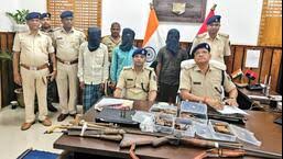 कटिहार में अवैध गन फैक्ट्री पर एसटीएफ और पुलिस की छापेमारी में बरामद हथियार और मशीनें