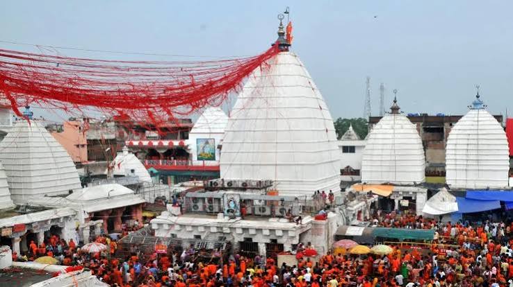देवघर के प्रसिद्ध बाबा बैद्यनाथ धाम मंदिर परिसर में श्रद्धालुओं की सुविधा के लिए की गई प्रशासनिक व्यवस्था।