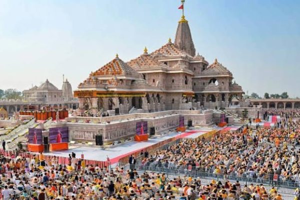 राम मंदिर दान गबन मामले की जांच में जुटी एसआईटी और बरामद कैश।