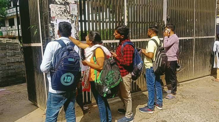 रांची में पॉलिटेक्निक प्रवेश परीक्षा 2026 के लिए बनाए गए परीक्षा केंद्र के बाहर मुस्तैद सुरक्षा बल।