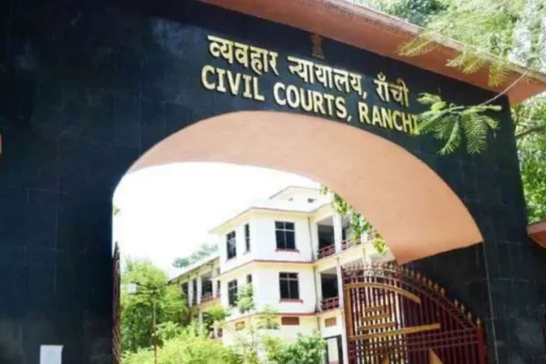 रांची में SDO कोर्ट के नोटिस के विरोध में बैठक करते जिला बार एसोसिएशन के अधिवक्ता