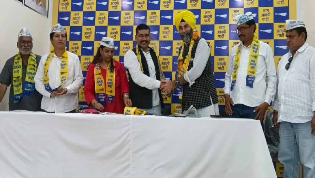 रायपुर में आम आदमी पार्टी कार्यालय में पूर्व कोषाध्यक्ष जसबीर सिंग चावला की साथियों संग घर वापसी