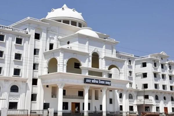 रायपुर नगर निगम ने रैली और जुलूस के लिए सफाई शुल्क बढ़ाकर ₹1000 किया।