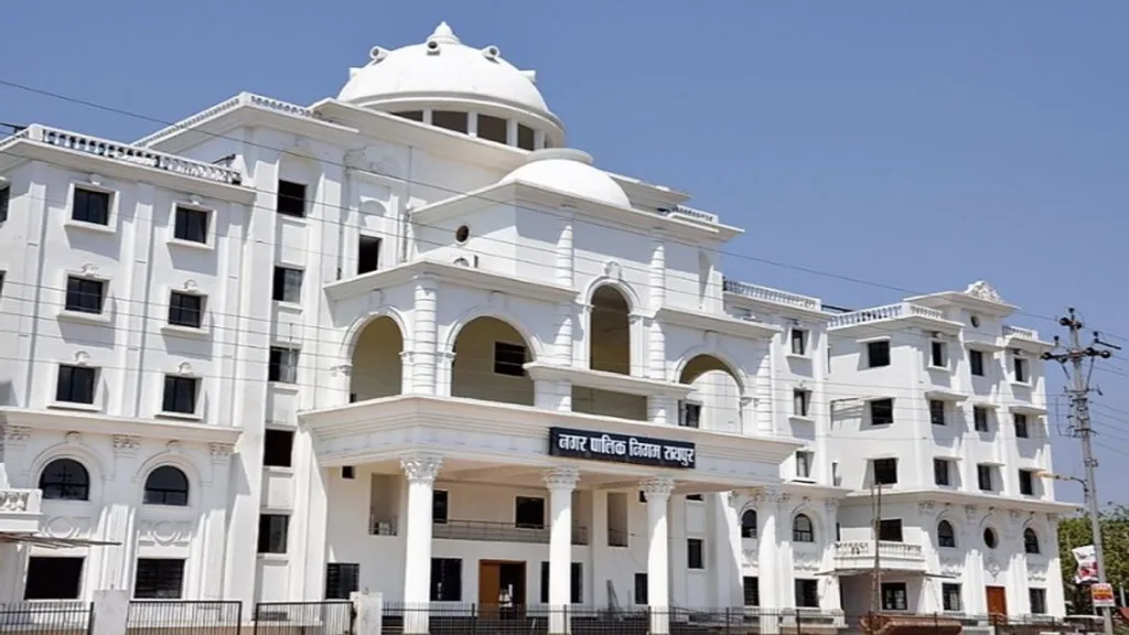 रायपुर नगर निगम ने रैली और जुलूस के लिए सफाई शुल्क बढ़ाकर ₹1000 किया।