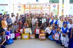 अंबिकापुर में 'ऑपरेशन सिपाही रक्षा सूत्र' अभियान के तहत जवानों के लिए 21 लाख राखियां तैयार