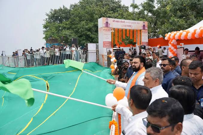 पटना के दानापुर में नासरीगंज से पानापुर घाट के बीच निःशुल्क फेरी सेवा का शुभारंभ करते सम्राट चौधरी