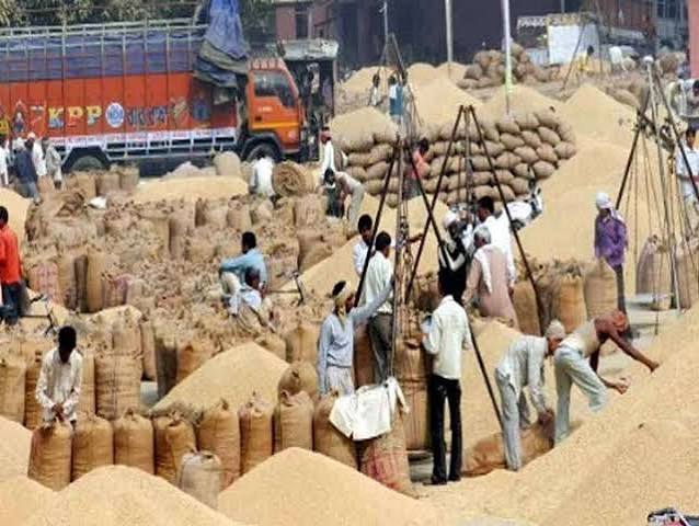 छत्तीसगढ़ में धान खरीदी केंद्रों के लेखा मिलान में 26 जिलों में 68 हजार टन से अधिक धान की कमी पाई गई।