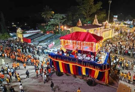 जगदलपुर के मां दंतेश्वरी मंदिर प्रांगण में बस्तर दशहरा पर्व की पाट जात्रा पूजा विधान।