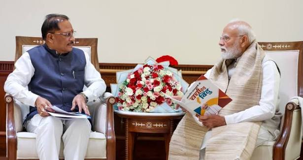 नई दिल्ली प्रवास के दौरान प्रधानमंत्री नरेंद्र मोदी और राष्ट्रपति द्रौपदी मुर्मु से मिलते सीएम विष्णुदेव साय।