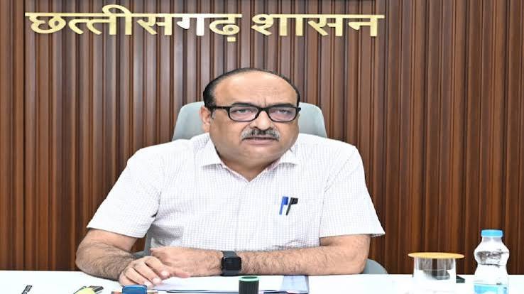 मंत्रालय महानदी भवन में उच्च स्तरीय समीक्षा बैठक की अध्यक्षता करते छत्तीसगढ़ के मुख्य सचिव विकासशील।