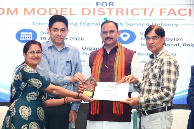 आयुष्मान भारत डिजिटल मिशन कार्यशाला का शुभारंभ करते छत्तीसगढ़ के स्वास्थ्य मंत्री श्याम बिहारी जायसवाल।