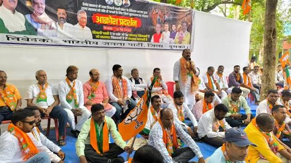 रांची के नामकुम में खिजरी विधायक राजेश कच्छप के नेतृत्व में कांग्रेस मिलन समारोह का दृश्य