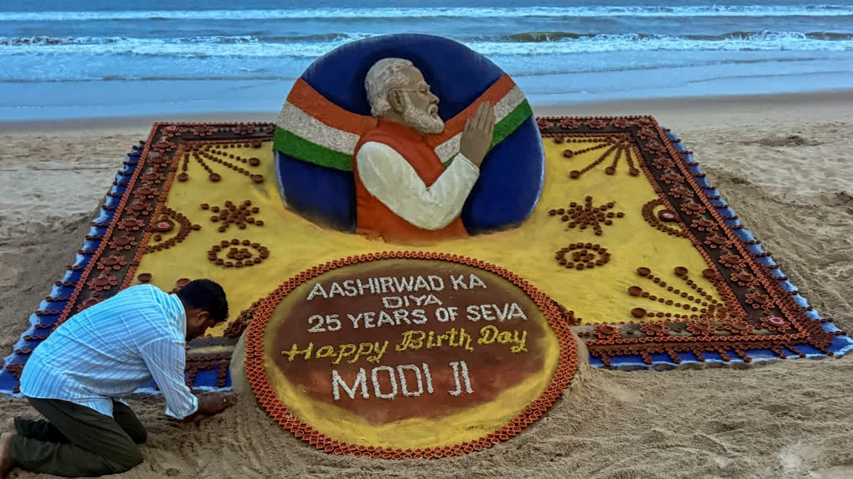 नई दिल्ली में प्रधानमंत्री नरेंद्र मोदी के 76वें जन्मदिन पर नेताओं ने दी बधाई।