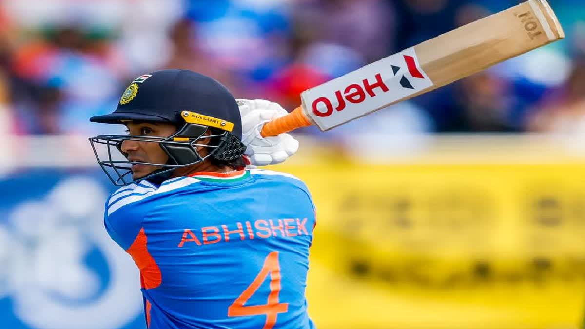 अफगानिस्तान के खिलाफ 30 गेंदों में सबसे तेज टी20 शतक बनाने के बाद जश्न मनाते अभिषेक शर्मा।