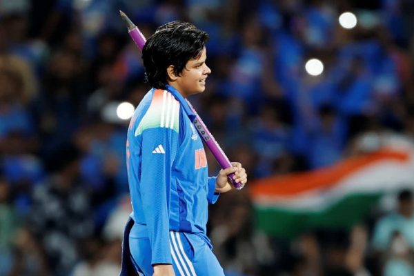 एशियन गेम्स में जापान के खिलाफ शानदार प्रदर्शन के बाद जश्न मनाती भारतीय महिला क्रिकेट टीम की खिलाड़ी।
