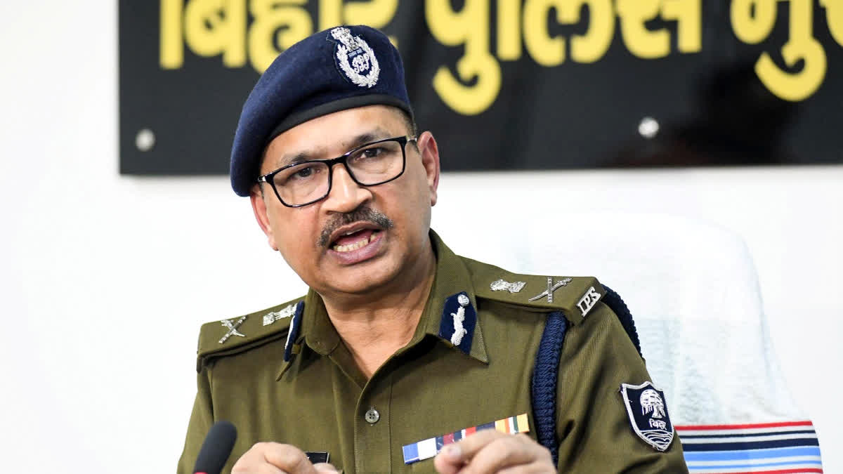 पटना में स्वैच्छिक सेवानिवृत्ति लेने वाले बिहार के डीजीपी और नए मुख्य सूचना आयुक्त विनय कुमार