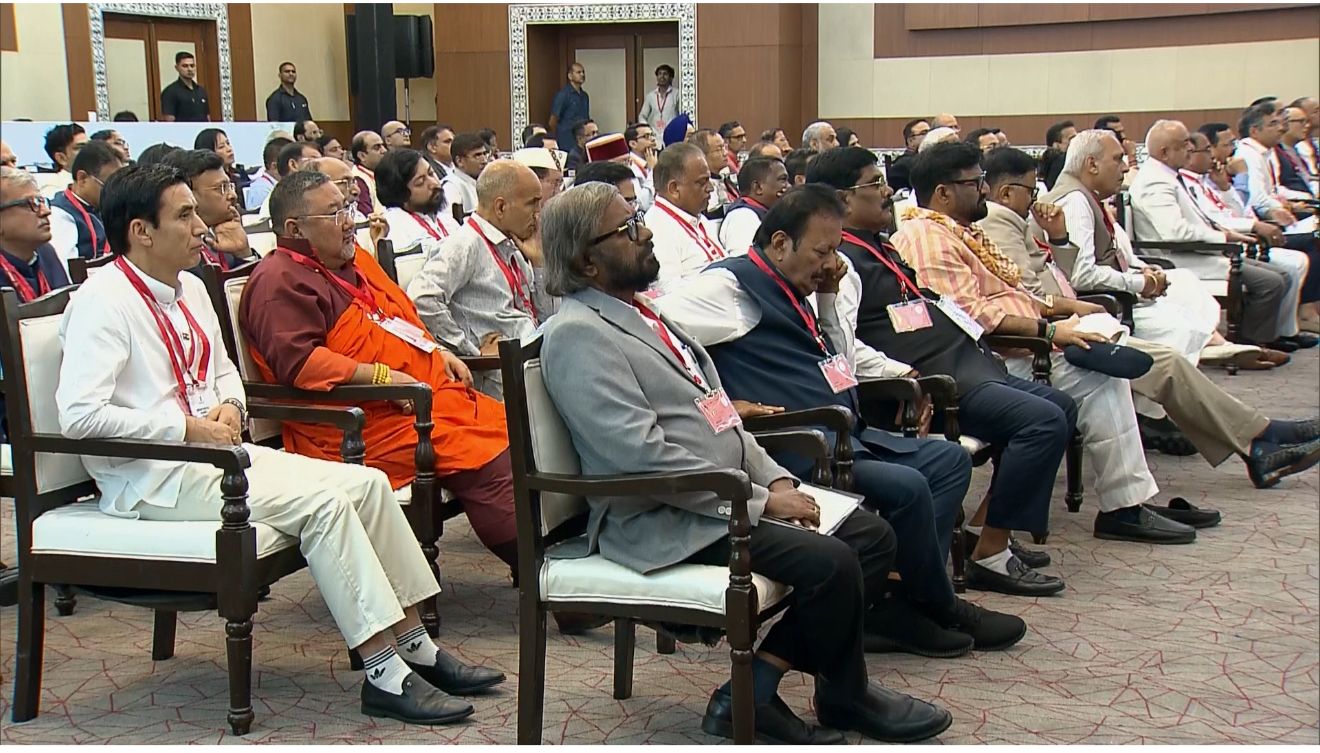 नई दिल्ली में जल संरक्षण सम्मेलन के दौरान मुख्यमंत्री विष्णु देव साय छत्तीसगढ़ का मॉडल प्रस्तुत करते हुए