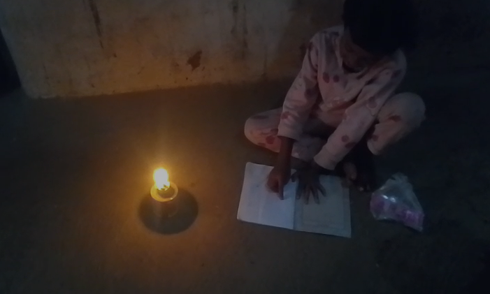 गुमला के अमकुली में 4 महीने से ट्रांसफार्मर खराब, ग्रामीण परेशान