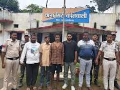 जशपुर के कुनकुरी में ऑपरेशन शंखनाद के तहत गिरफ्तार गौ तस्कर और बरामद गौवंश