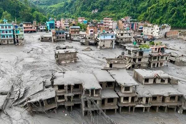 नेपाल बाढ़ और हिमस्खलन के बाद मलबे में भारतीय और नेपाली सेना का रेस्क्यू ऑपरेशन