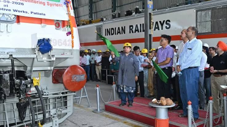 पटियाला लोकोमोटिव वर्क्स द्वारा निर्मित देश की पहली AI ओवरहेड निगरानी लोकोमोटिव।