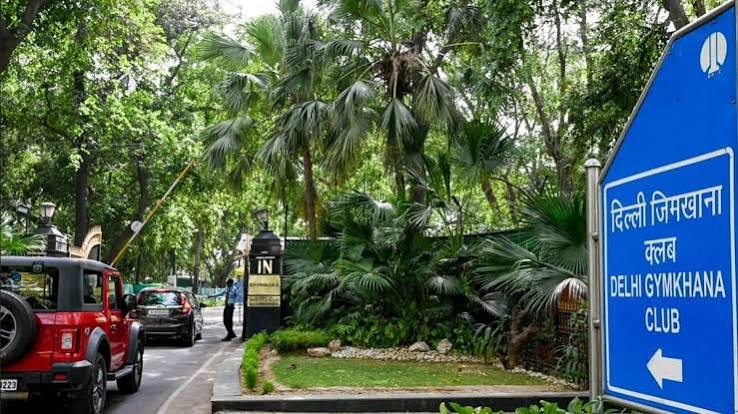 दिल्ली के सफदरजंग रोड स्थित दिल्ली जिमखाना क्लब का बाहरी दृश्य