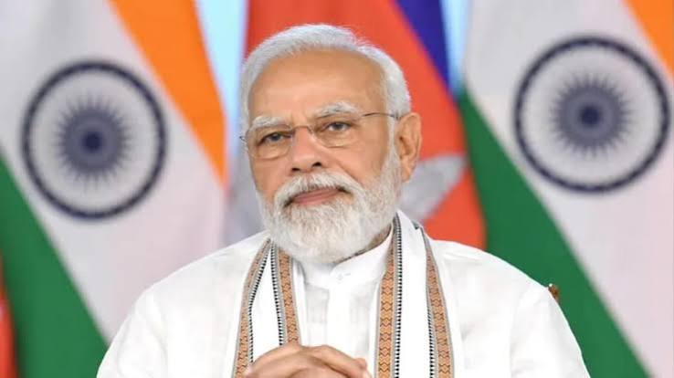 प्रधानमंत्री नरेंद्र मोदी नई दिल्ली में सेमीकंडक्टर उद्योग के प्रमुख CEOs के साथ गोलमेज बैठक करते हुए।