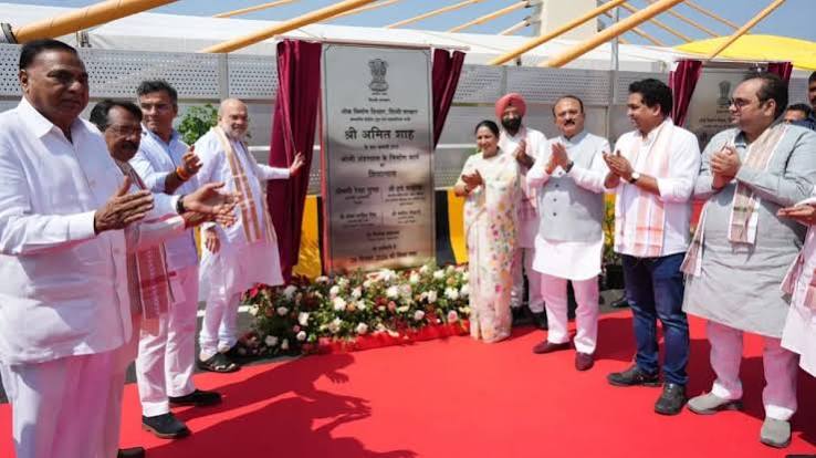 दिल्ली में अमित शाह द्वारा बारापुला फेज-3 एलिवेटेड कॉरिडोर का उद्घाटन और नया निर्मित मार्ग।