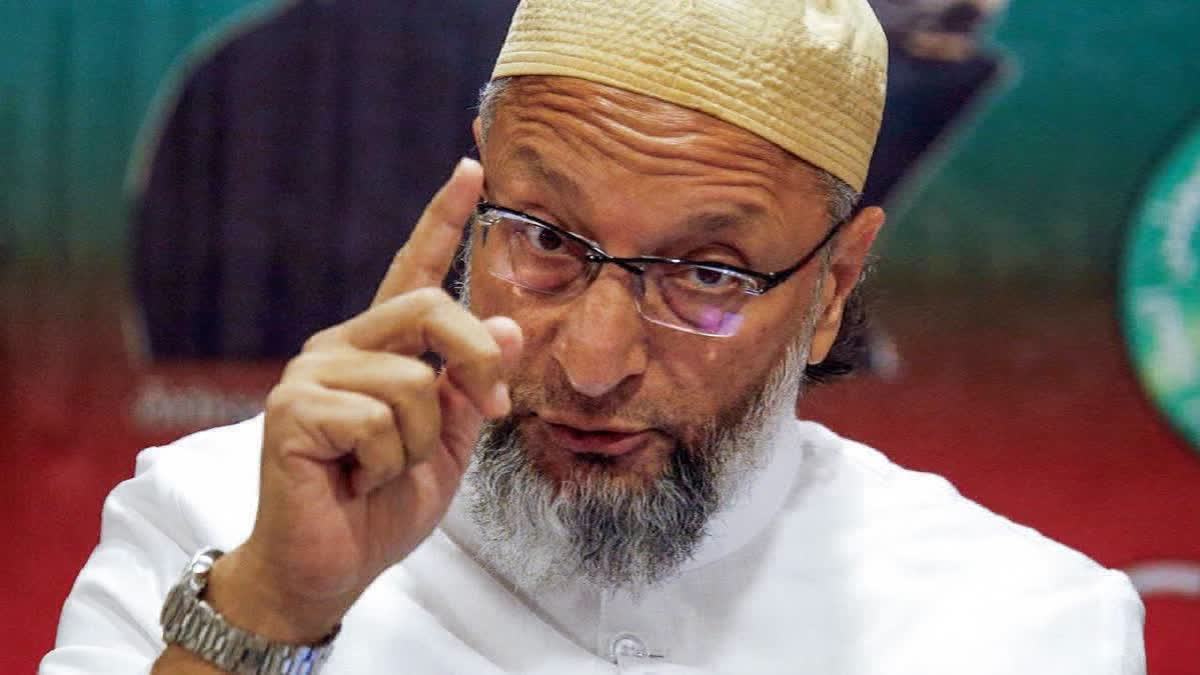 हैदराबाद में फॉर्म 7 के दुरुपयोग और मतदाता सूची मुद्दे पर बोलते AIMIM प्रमुख असदुद्दीन ओवैसी।