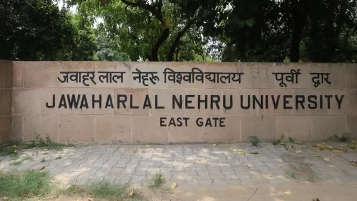 नई दिल्ली में जवाहरलाल नेहरू विश्वविद्यालय (जेएनयू) की फाइल तस्वीर जहां प्रोफेसर को बर्खास्त किया गया।