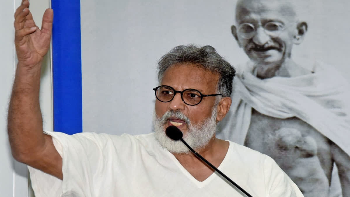 मुंबई में विरोध प्रदर्शन के समर्थन से पहले हिरासत में लिए गए एक्टिविस्ट तुषार गांधी की फाइल तस्वीर।