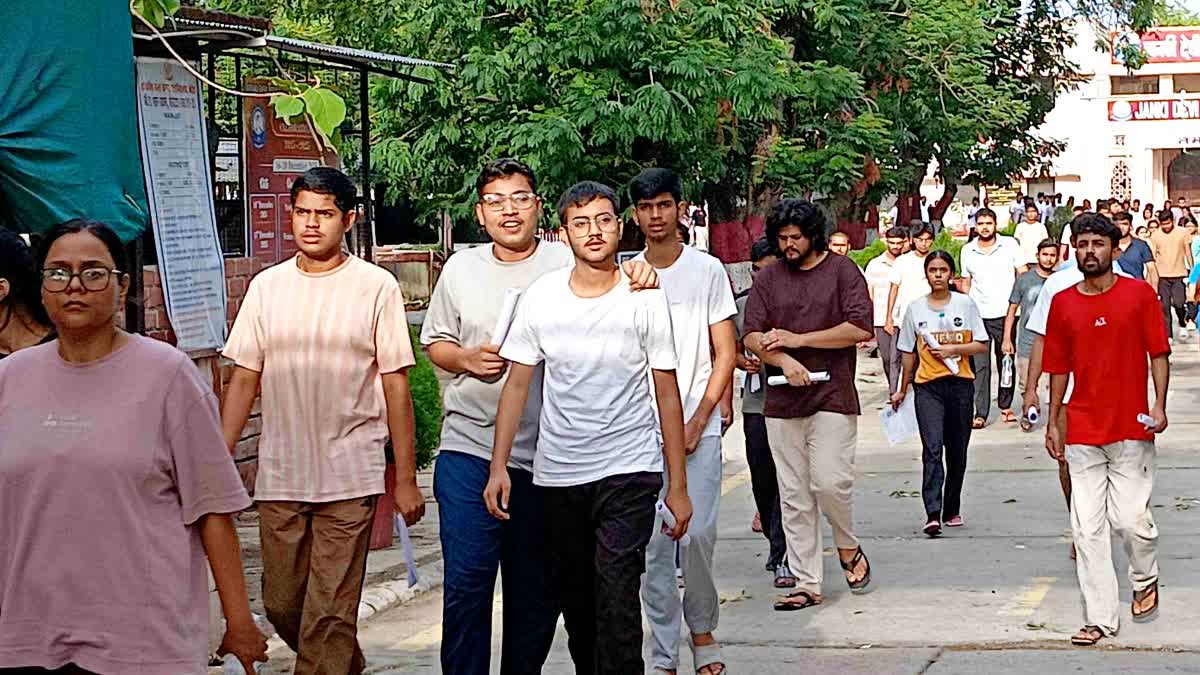 नीट यूजी सीट आवंटन और काउंसलिंग दस्तावेजों से जुड़ी प्रतीकात्मक तस्वीर।