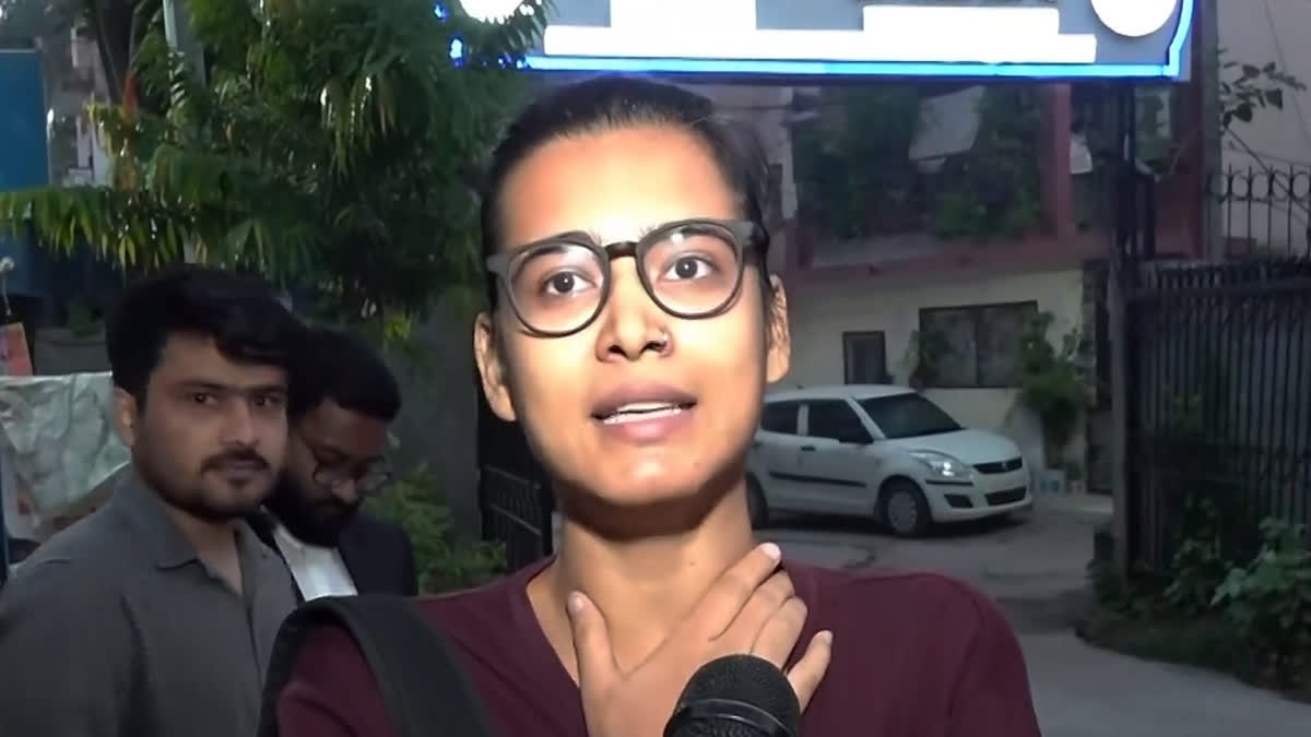 ऑल इंडिया स्टूडेंट्स एसोसिएशन की अध्यक्ष नेहा बोरा ने पुलिस नोटिस के खिलाफ दिल्ली उच्च न्यायालय का रुख किया।