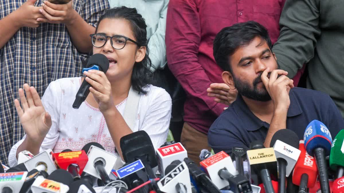 नई दिल्ली के प्रेस क्लब में एक प्रेस कॉन्फ्रेंस को संबोधित करती हुई AISA की राष्ट्रीय अध्यक्ष नेहा बोरा।