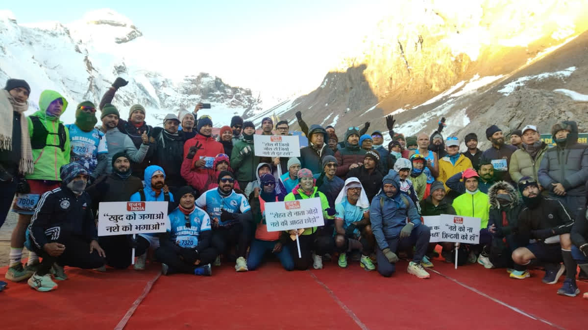 विभिन्न राज्यों के एथलीट पिथौरागढ़ की व्यास घाटी में उच्च ऊंचाई वाले आदि कैलाश रन में भाग ले रहे हैं।