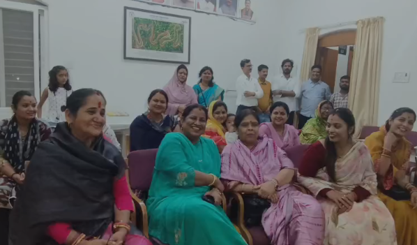 नवागढ़ में अंतरराष्ट्रीय वृद्धजन दिवस पर 500 बुजुर्गों का सम्मान