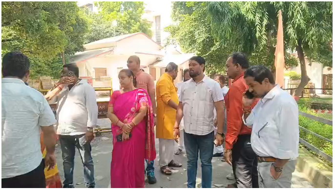 कानपुर नगर निगम सदन हंगामा, भाजपा पार्षदों ने पुलिस को दी शिकायत