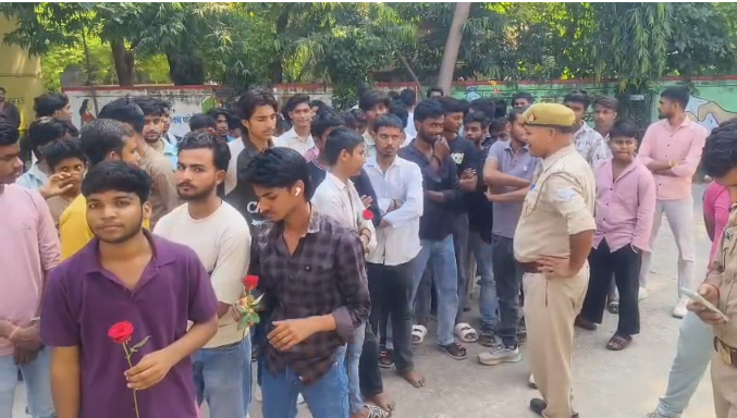 हमीरपुर विद्या मंदिर इंटर कॉलेज में छात्रों के गंभीर आरोप, DM से शिकायत