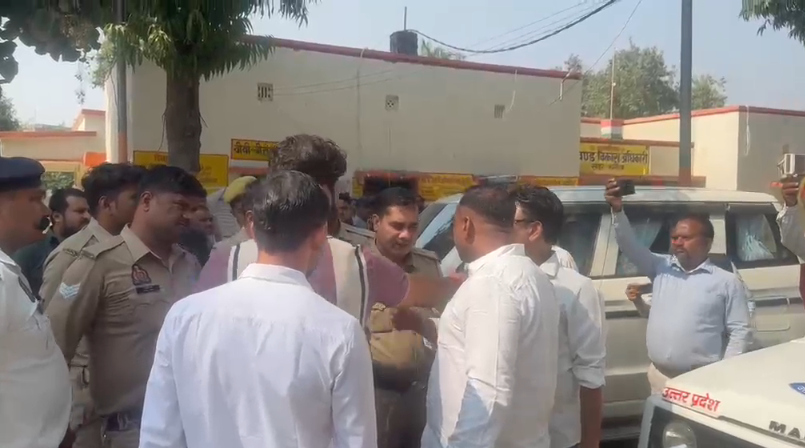 कन्नौज में मतदान के दौरान भाजपा कार्यकर्ता और पुलिस में नोकझोंक